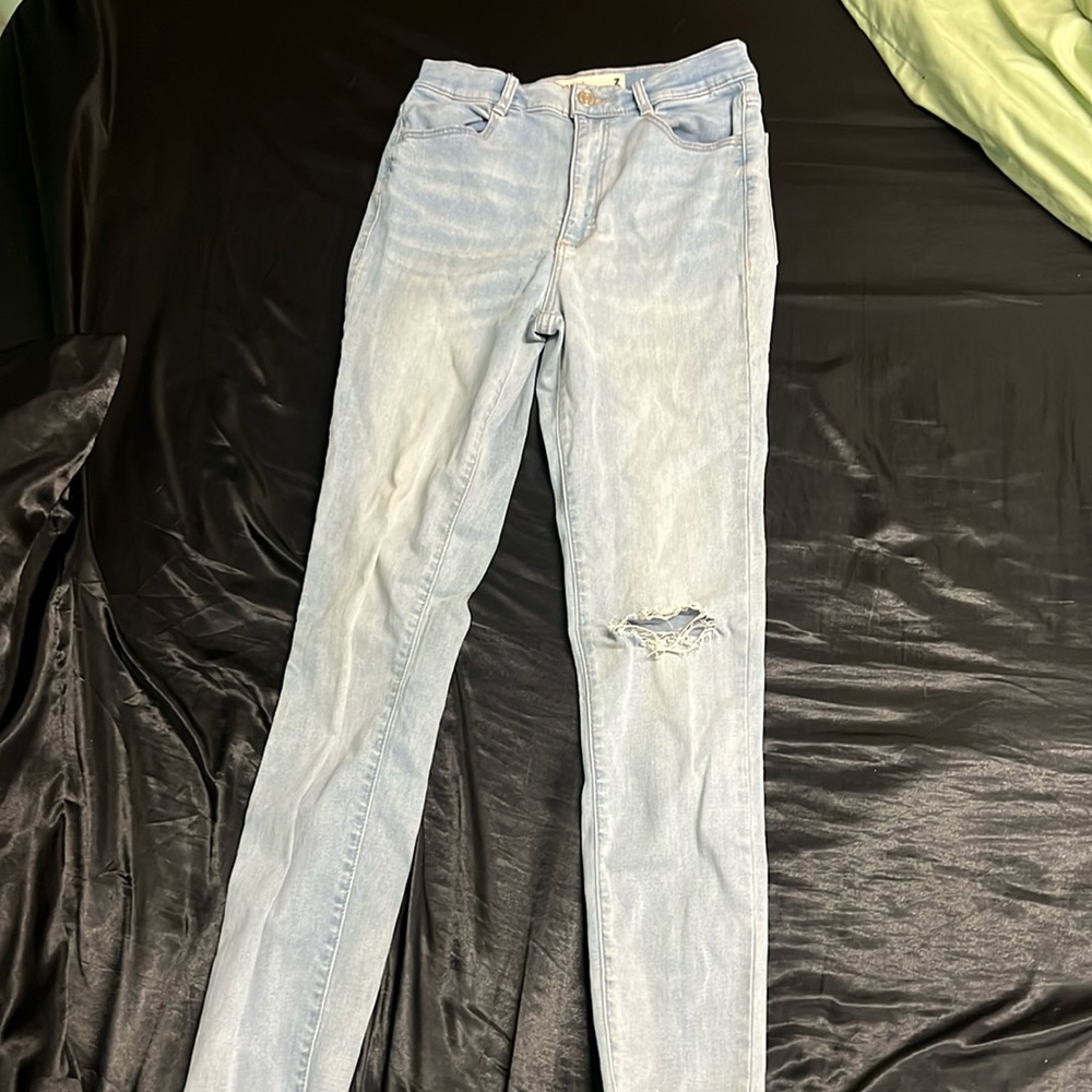 High waisted ripped jeans